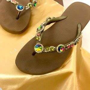 🎀 Uzurii Brazil, - dressy high end cute flip flops. Swarovski, 70% rubber.